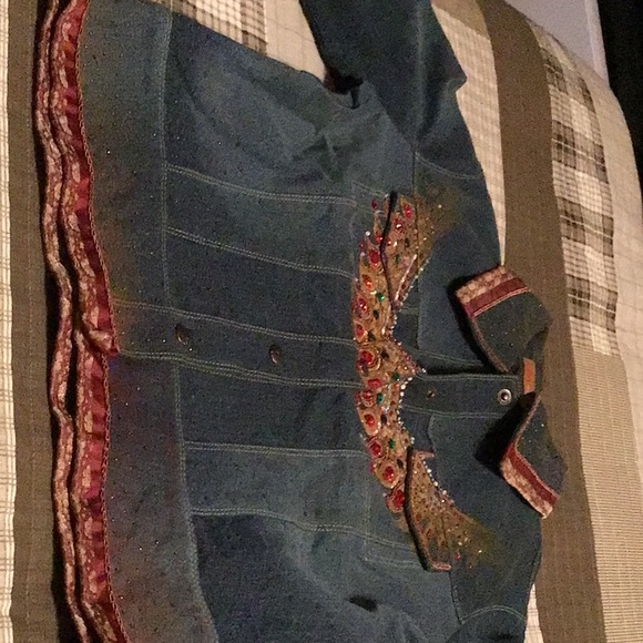 This cool jacket is so cool looks like m/l petite - Picture 1 of 9